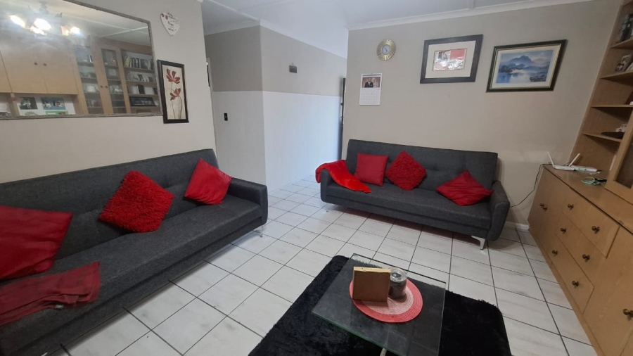 3 Bedroom Property for Sale in Lentegeur Western Cape
